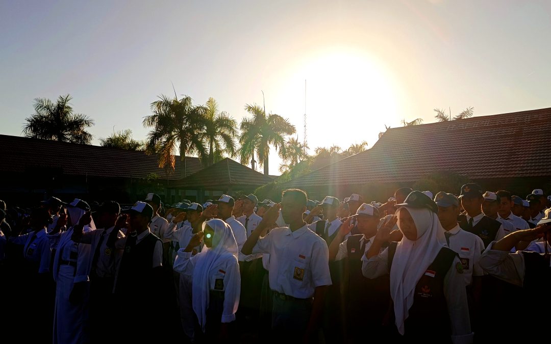 Cerita Baru dan Perpisahan Haru: Hari Pertama Kegiatan Belajar Mengajar di SMKN 2 Sampit
